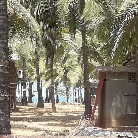 Chintamani Beach House Hotel Mālvan Eksteriør billede