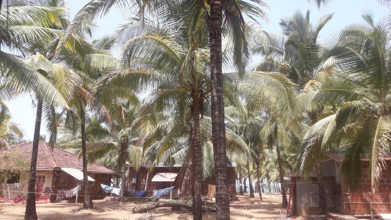 Chintamani Beach House Hotel Mālvan Eksteriør billede